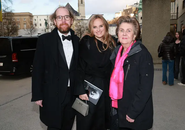 Ex-Festspielpräsidentin Helga Rabl-Stadler mit Sohn Sebastian und dessen Freundin Julia Bittner | Foto: Franz Neumayr
