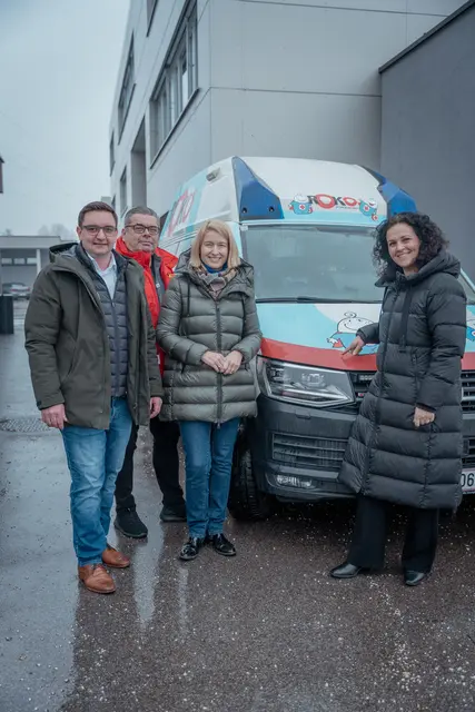 Bürgermeister Karl-Heinz Koll, RK-Dienstführender Wolfgang Eisner, LH-Stv. Christine Haberlander und LAbg. Helena Kirchmayr beim Besuch der Lerninsel Traun.
 | Foto: OÖVP