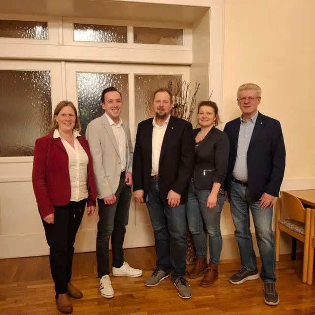 Bürgermeisterin Karoline Ofenböck; der neu gewählte Vorstand: Stv. Nico Riegler, Obmann Arnold Prenner, Stv.in. Cornelia Pichlbauer und Bezirksparteigeschäftsführer Hannes Mauser