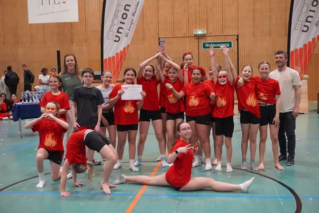 Den wohlverdienten Sieg holte sich die Gruppe "Fire Flames" der 1-4 Klasse Mix PHT Innsbruck | Foto: AMG