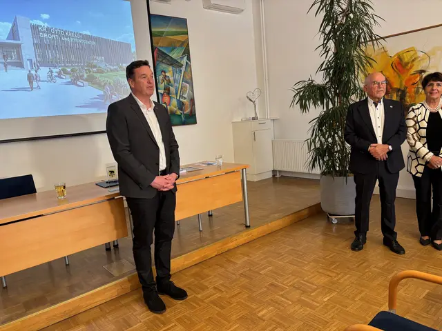 Der Bärnbacher Bürgermeister Jochen Bocksruker verkündete frohe Neuigkeiten. | Foto: MeinBezirk/Harald Almer