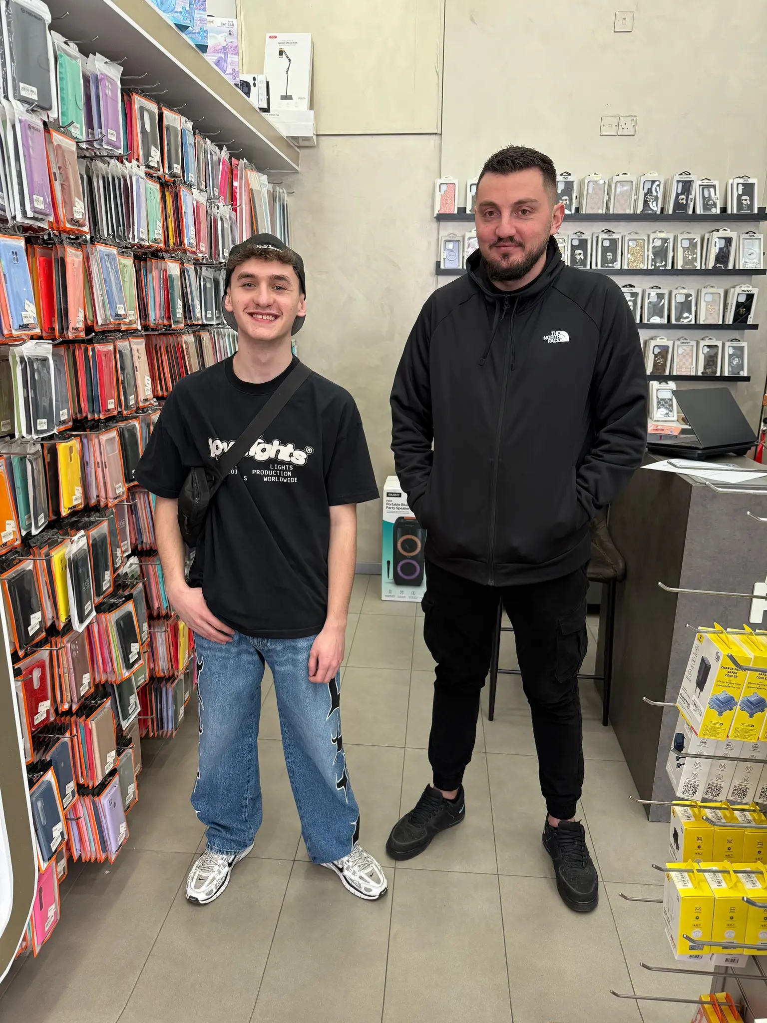 In a mobile phone shop: Apprentice from Katsdorf completed an internship ...