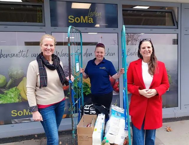 v.l.n.r.: SoMa-Geschäftsführerin Theresa Leber, SoMA-Mitarbeiterin Stefanie Luschin und Nimaro-Geschäftsführerin Sabine Arztmann | Foto: Nimaro