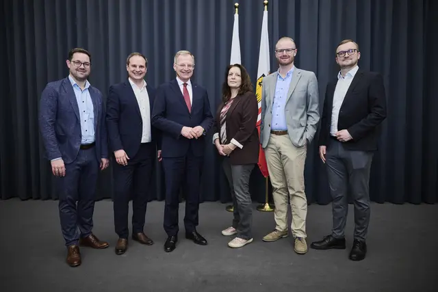 Landesparteisekretär und Bezirksparteiobmann Florian Hiegelsberger, Bürgermeister Gerald Nussbichler (St. Georgen bei Grieskirchen), Landeshauptmann Thomas Stelzer, Gemeindeparteiobfrau Martina Malzer (Rottenbach), Gemeindeparteiobmann Fabian Ritzberger (Alkoven), Stadtparteiobmann Stefan Ahammer (Eferding). | Foto: OÖVP