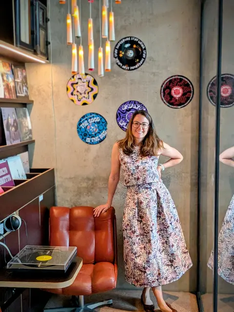 Sabine Stummer führt im Rahmen ihres Podcasts "Salzkammergut Secrets" Gespräche mit Persönlichkeiten aus der Region. | Foto: Sabine Stummer