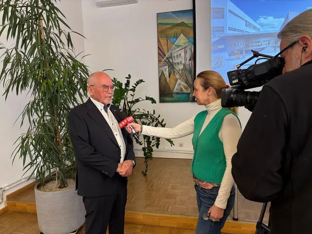 Otto Kresch wurde zu seiner Schenkung ausführlich interviewt. | Foto: MeinBezirk/Harald Almer