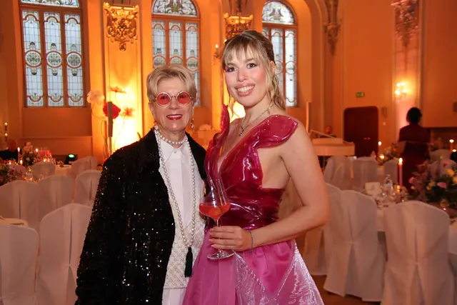 Veronika Kirchmair mit "Alpha-Löwin" Sarah Baumgartner.