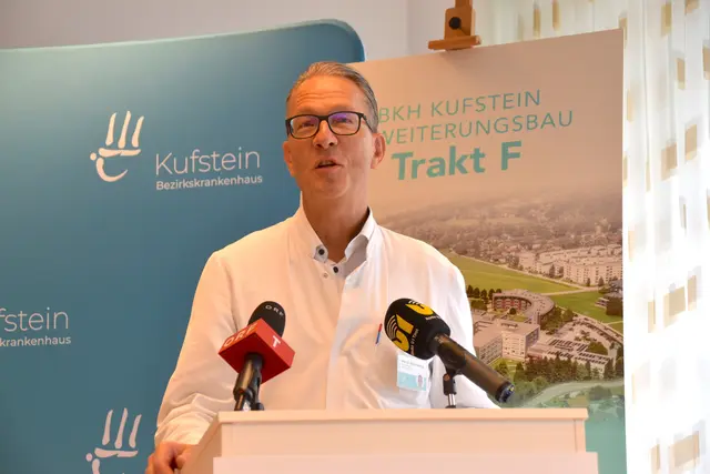 "Mit dem Erweiterungsbau gewinnen wir nicht nur Raum, sondern vor allem bessere medizinische und organisatorische Möglichkeiten", betont der Ärztliche Direktor Prim. Dr. Pter Ostertag.  | Foto: Barbara Fluckinger