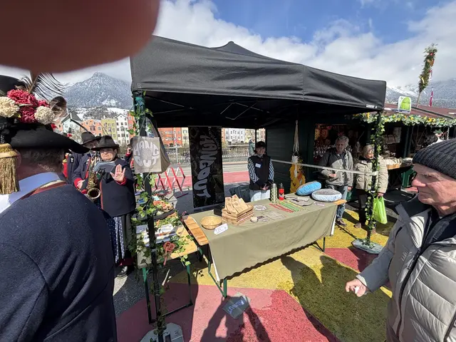 "Hang over", eine Übungsfirma der Ferrarischule ist mit einem Stand vertreten. | Foto: MeinBezirk