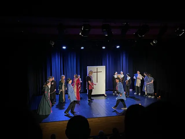 Slonisgarde feiert letztes Verwechslungsspiel im Spiel!Raum