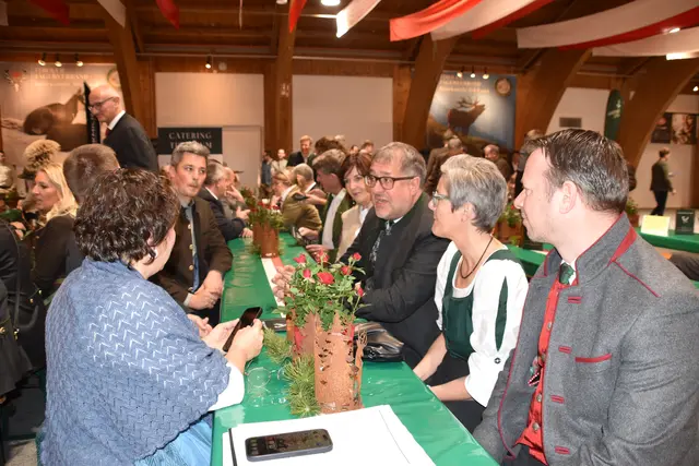 Zahlreiche Ehrengäste aus Politik, Behörden und Organisationen nahmen an der Veranstaltung teil. | Foto: © Georg Larcher / MeinBezirk.at