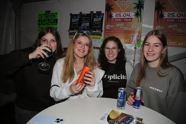 Anna, Miriam, Christina und Jana wissen wie man Feiert | Foto: Thomas Fischer