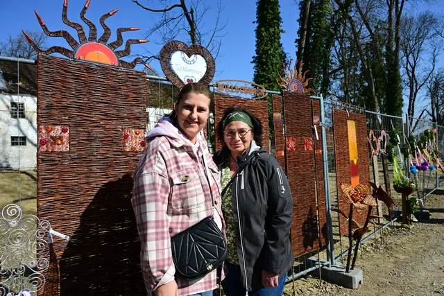 Besucheransturm beim Ostermarkt im Schloß Katzenberg