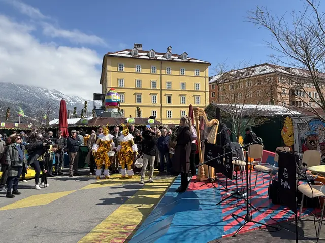 StR Mariella Lutz eröffnet den Ostermarkt. | Foto: MeinBezirk