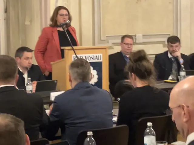 Liste Bad Vöslau-Gemeinderätin Lejla Ibralic Halilovic hat das Livestream-Projekt im Dezember 25 gestartet. Damals hatte sie noch IT-Stadtrat Philipp Schottleitner  (ÖVP) an ihrer Seite. | Foto: Stockmann