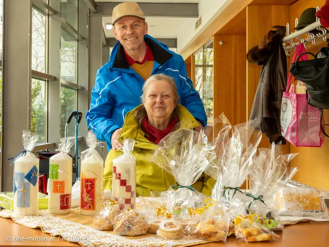 Erwin und Andrea Molnar kümmerten sich im Gemeindesaal um die Leckereien zum Mitnehmen und Verspeisen als 2. Standort des Vereins. | Foto: cine-motion.at / R. Ivanek