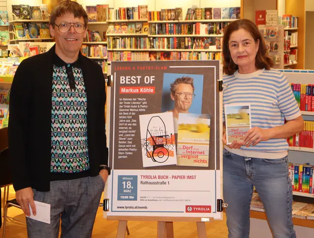 Autor Markus Köhle in der Tyrolia in Imst. | Foto: Tatschl