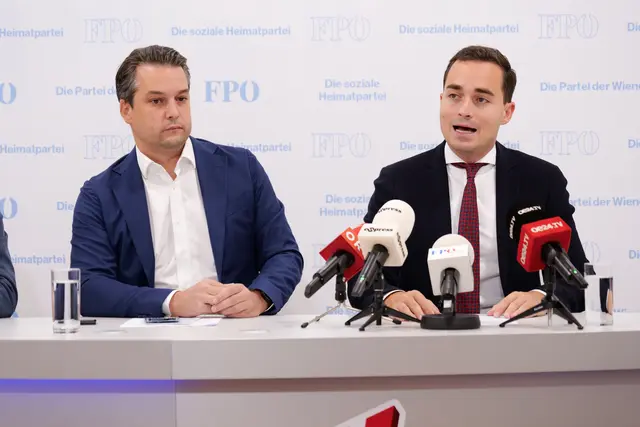 Der Wiener FPÖ-Jugendsprecher Maximilian Krauss (r.) kritisiert die "Orientierungshilfe" und spricht von einem "falschen Weg" sowie einem "realitätsfremden, links-linken Kuschelkurs." (Archivbild) | Foto: Max Spitzauer/RMW