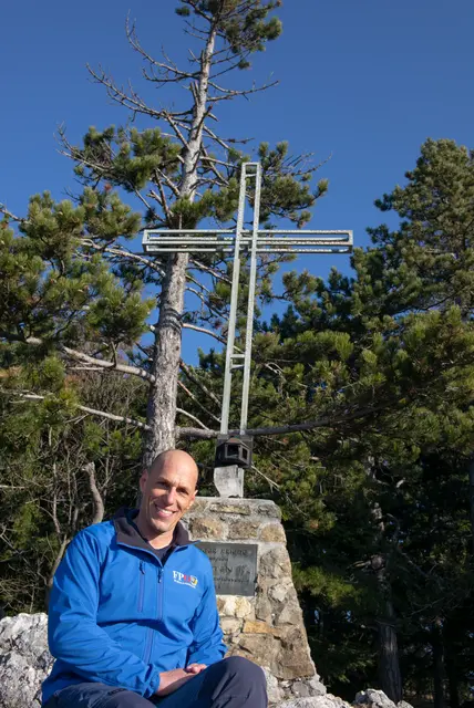 So entspannt der FPÖ-Spitzenkandidat: beim Wandern auf der Hohen Wand. | Foto: Santrucek