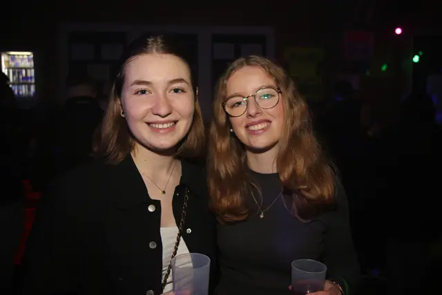 Julia und Katrin besuchten die Bar | Foto: Thomas Fischer