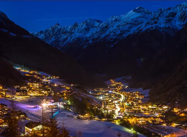 In Sölden sorgte in der Nacht auf Samstag ein Vandale für ein beschädigtes Auto und eine zebrochene Glastür. | Foto: aoblov@aitek.ru/panthermedia