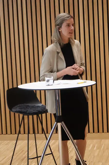 Lisa Zangerl (Bereichsleitung Terra Raetica/Interre) sprach unter anderem von der Wanderausstellung Bilche „Musca und ihre Freunde“. | Foto: Tatschl