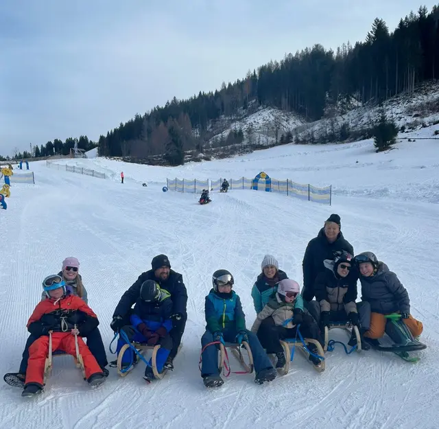 Die Kinder beim Rodelnachmittag im „Winterwichtelland Klaneggele“. | Foto: ASO Sillian