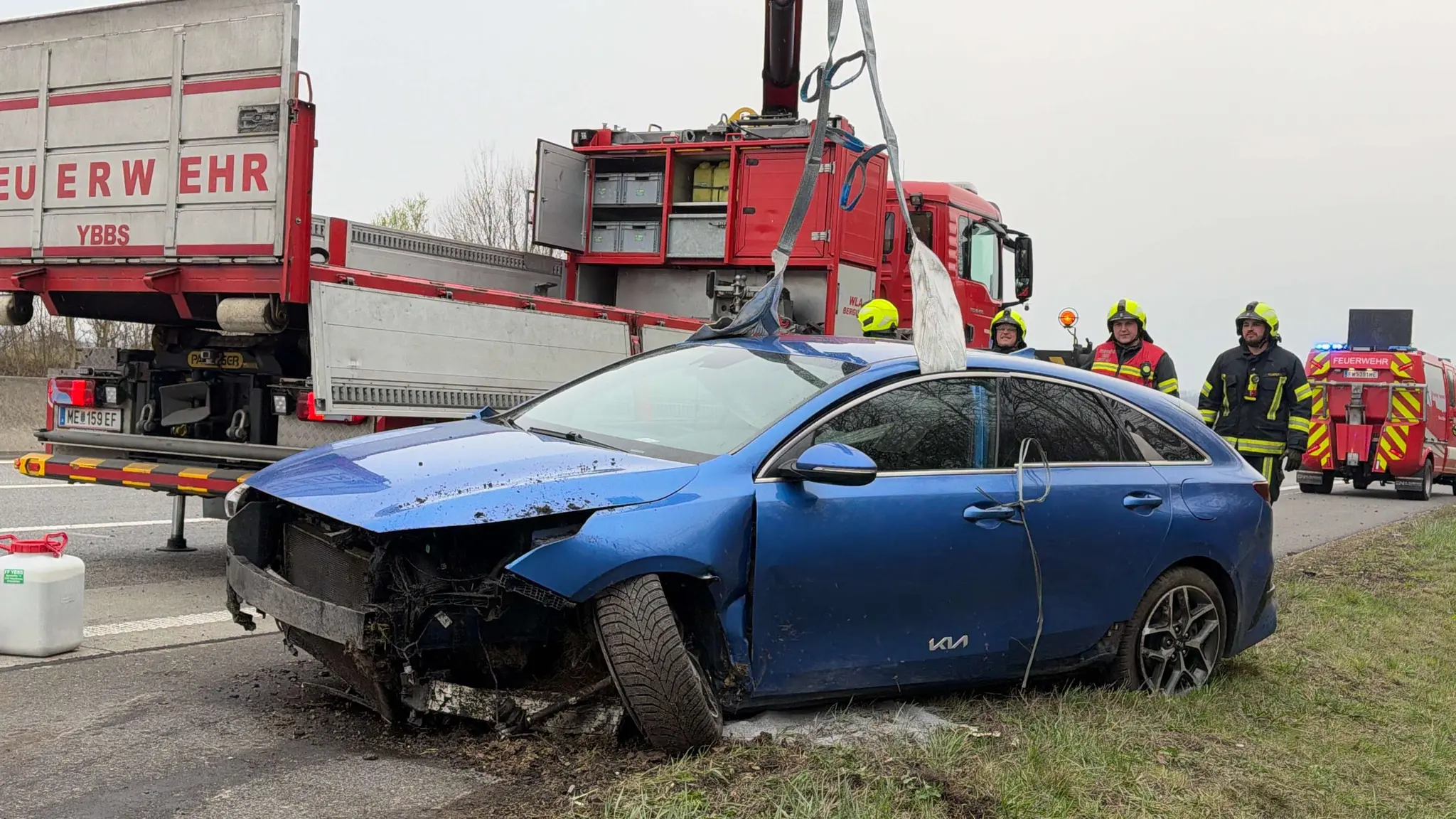 PKW landet im Straßengraben: Frühmorgendlicher Schock auf der Westautobahn ...