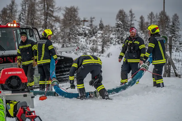 Foto: TEAM FOTOKERSCHI/ FEUERWEHR HINTERSTODER
