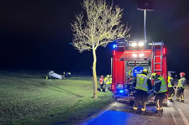 Auto überschlug sich - Lenker ins Spital geflogen