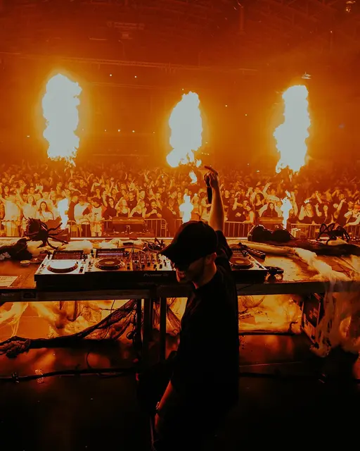 Levex hat bereits auf großen Bühnen und Festivals wie dem Electric Love Festival und dem LOVESTREAM Festival gespielt. | Foto: Levex / Mauerwerk