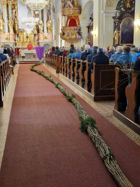 In der Pfarrkirche in Arnfels wurde der Palmbuschen geweiht. | Foto: FF Maltschach