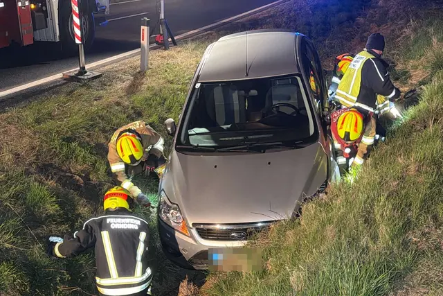 PKW landete im Graben
