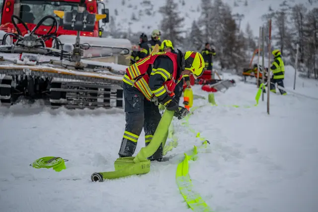 Foto: TEAM FOTOKERSCHI/ FEUERWEHR HINTERSTODER