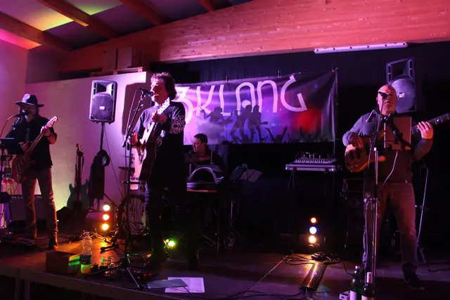 Die Band "3Klang" sorgt in den Podersdorfer Weinstuben für gute Stimmung.