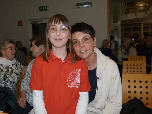 Lena und Renate Wieser waren auch vor Ort.  | Foto: Vanessa Wittmann