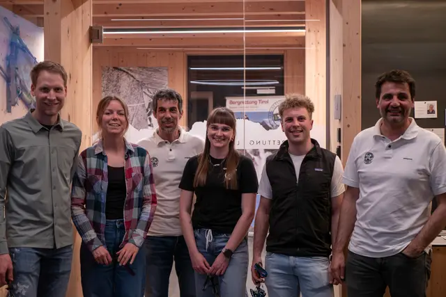 Die neuen BergretterInnen Manuel Seibald, Lena Schwarzl, Ortsstellenleiter Stellvertreter Stephan Senfter, Mariella Findl, Lukas Gomig und Thomas Zimmermann