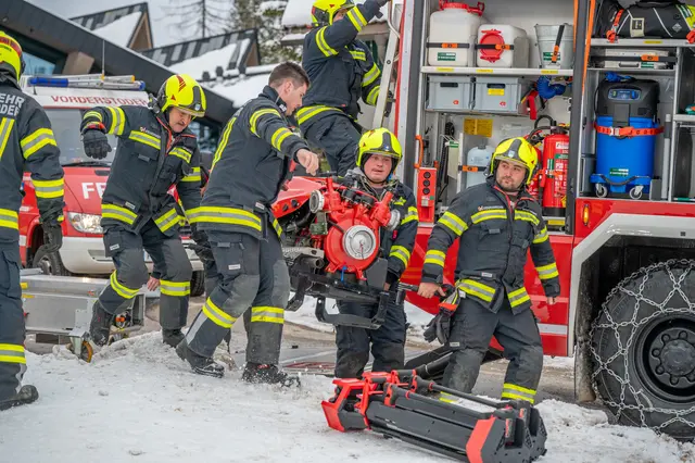 Foto: TEAM FOTOKERSCHI/ FEUERWEHR HINTERSTODER
