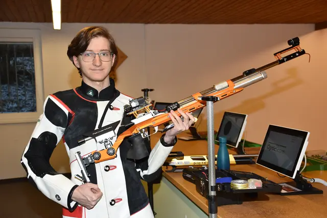 Zwei Silbermedaillen für Julian Mayrhofer, Pabneukirchen, im Luftgewehr bei den Staatsmeisterschaften Juinioren in Wolfsberg, Einzel und Mannschaft.  | Foto: Zinterhof