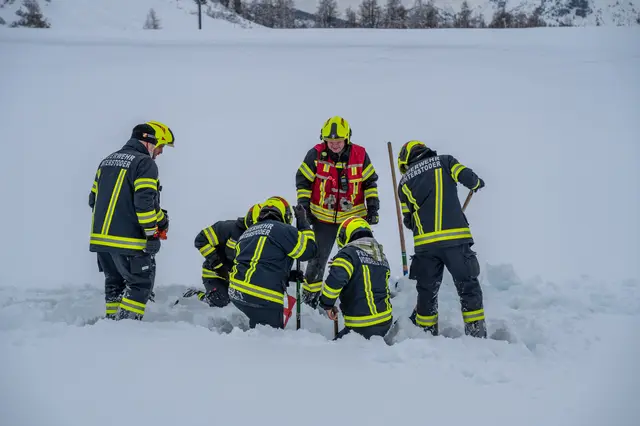 Foto: TEAM FOTOKERSCHI/ FEUERWEHR HINTERSTODER