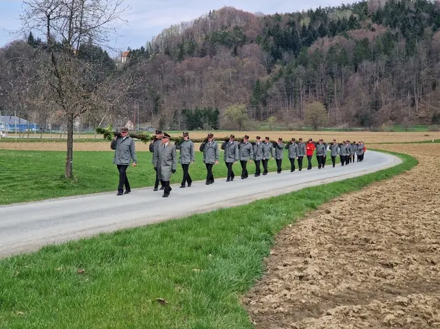 Gemeinsam wurde der Palmbuschen zur Segnung in die Pfarrkirche Arnfelsgetragen. | Foto: FF Maltschach