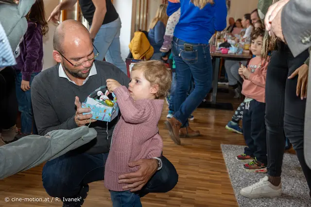 Hilfe - Papa, das ist zu schwer für mich! | Foto: cine-motion.at / R. Ivanek