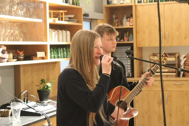 Anne &amp; Simon begleiten den Abend musikalisch im Gasthof Kummer.
