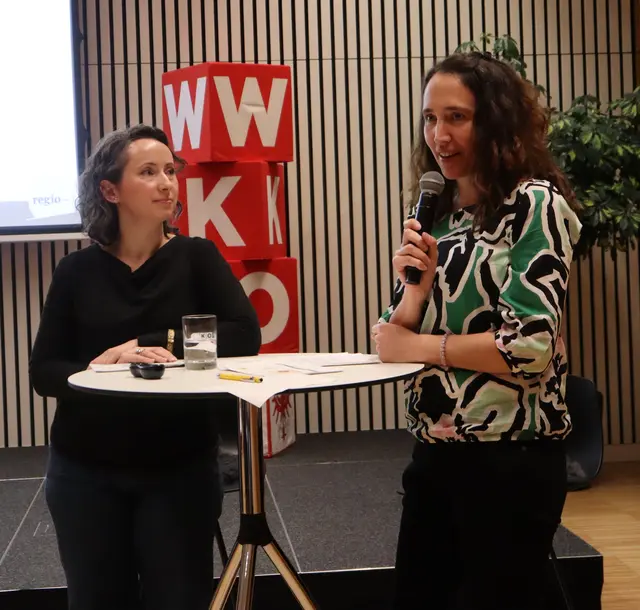 Nina Flür (Bereichsleitung des Freiwilligenzentrum Gemeinwohlregion Imst) und Karina Neuner
(Koordinatorin Freiwilligenzentrum Gemeinwohlregion Imst | Organisation Regionalmanagement Imst) berichteten über ihre Tätigkeit.  | Foto: Tatschl
