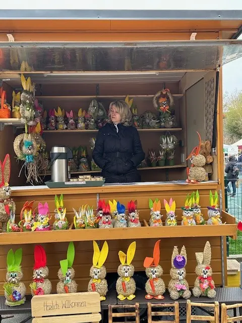 ... beim Ostermarkt im "Straußenland".
