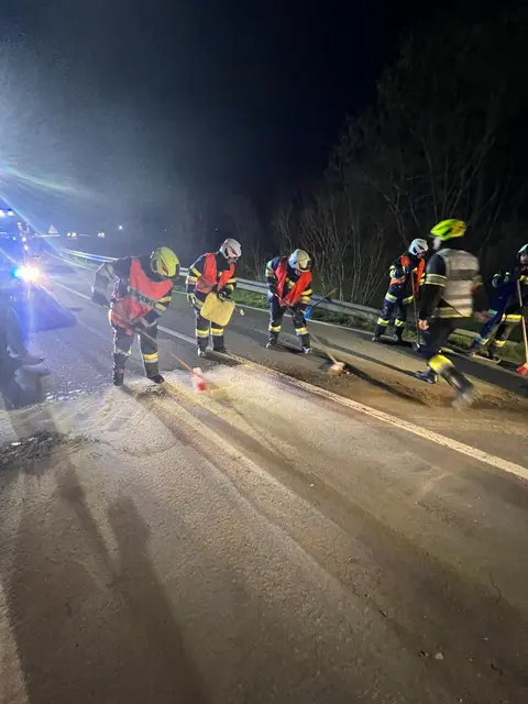 Fahrer krachte gegen Leitplanke und blieb unverletzt