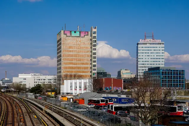 Mit einem großflächigen Kunstprojekt beginnt in Döbling die Entwicklung eines neuen Stadtquartiers rund um den ehemaligen APA-Turm in der Gunoldstraße. | Foto: MA 21/Christian Fürthner