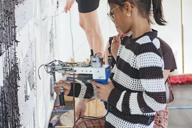 Recycling-Day mit Künstlerkollektiv “Bis es mir vom Leibe fällt”