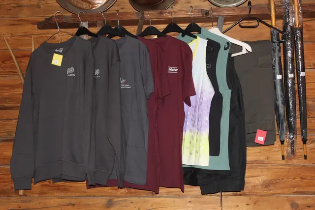 Die Ehrenpreise für die Sieger und Platzierten sind genauso bereit wie 400 Sachpreise. Vielen Dank an alle Fahnenpreis Spender und Unterstützer, an die Tombola Preise Sammler und Spender und natürlich an alle Beteiligten am Saisonabschlussball 2026. | Foto: Sabine Trabi; Friedl Schwaighofer; Anneliese Hechenberger