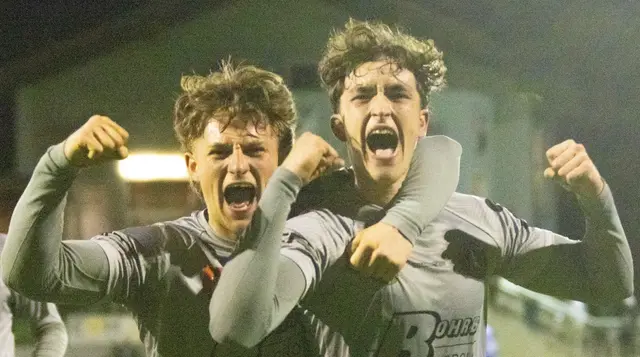 Noah Bauer und Robin Tucho bejubeln den 2:0-Auswärtssieg des ASV Hagenberg in Wartberg/Aist. | Foto: Daniel Reindl